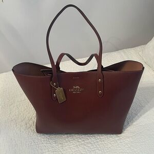 Coach Women's Burgundy/pink Tote Bag